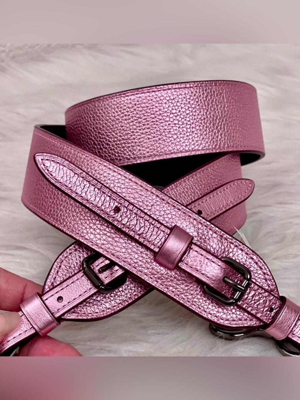 COACH NOVELTY IN METALLIC PINK ADJUSTABLE STRAP LEATHER